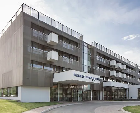 Hotel & 4*