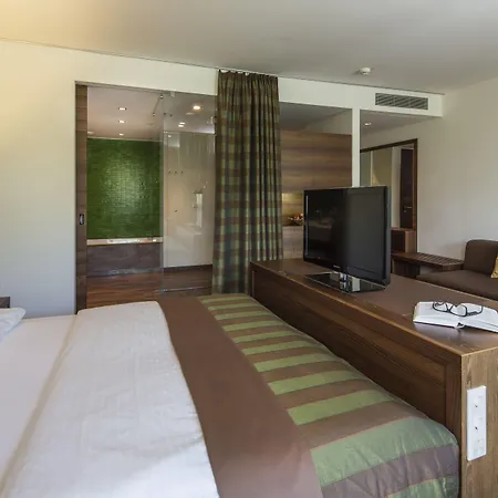 & Hotel 4*