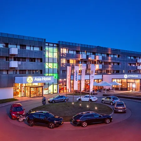 Hotel & 4*