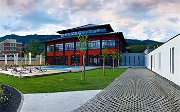 Hotel & 4*